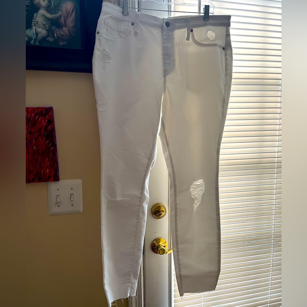 Universal Threads White Distressed Jeans, Size 16